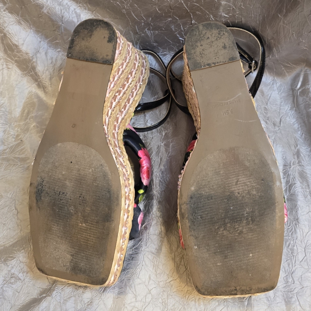 ●$30●TODAY ONLY!! Betsey Johnson Black and Pink Wedge Shoes - Picture 8 of 16